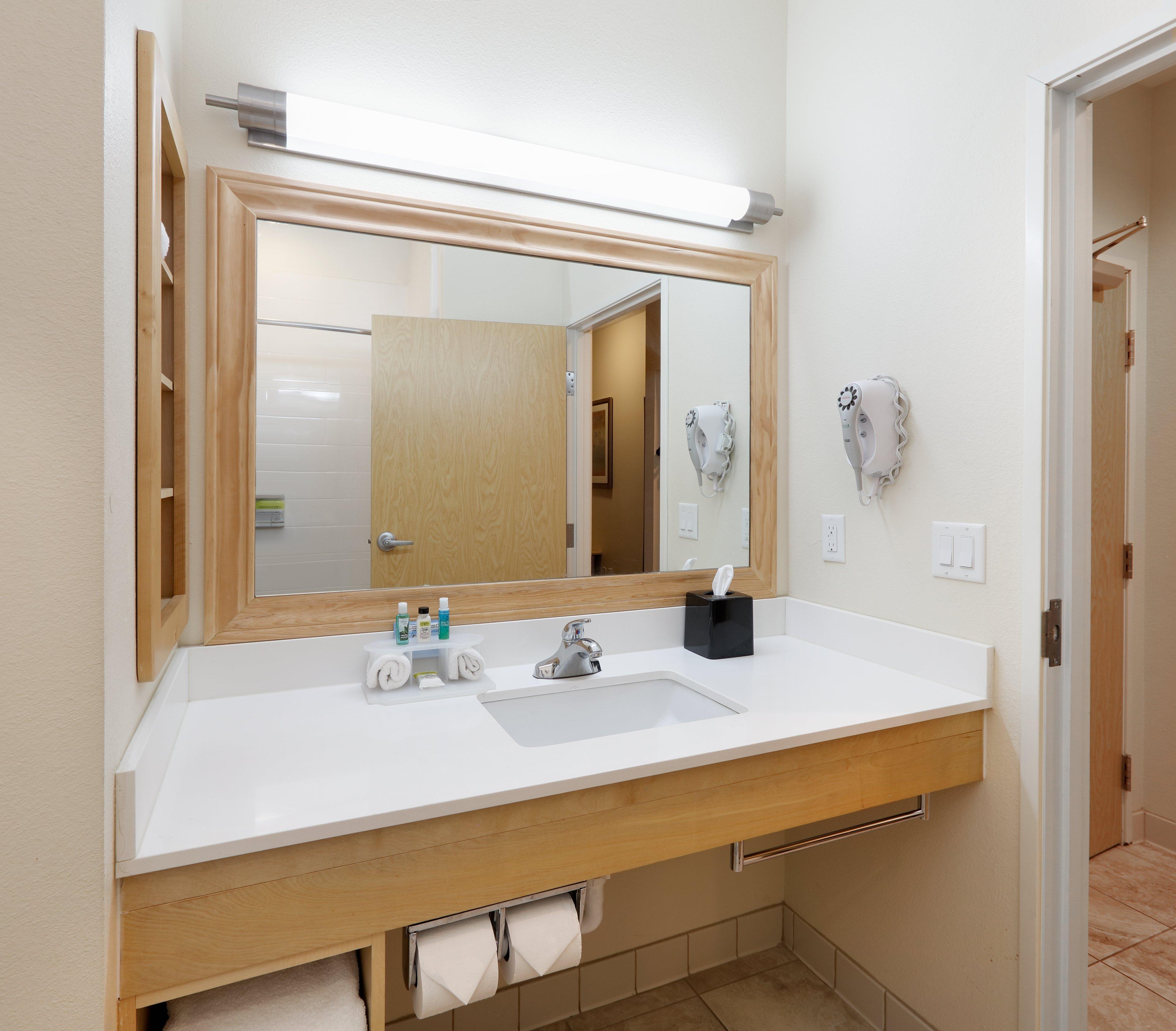 Holiday Inn Express & Suites San Antonio Brooks City Base By Ihg Exterior photo