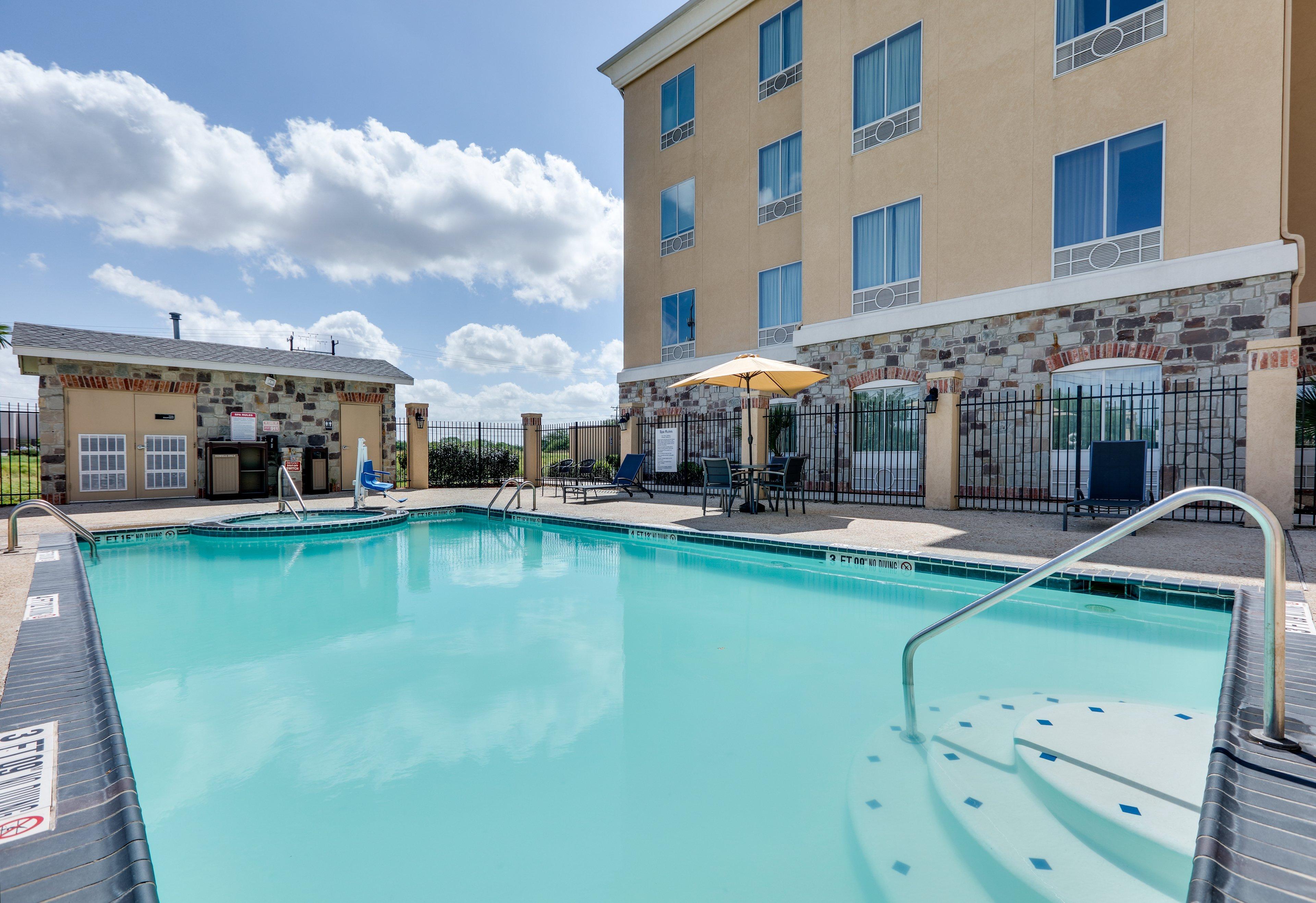 Holiday Inn Express & Suites San Antonio Brooks City Base By Ihg Exterior photo