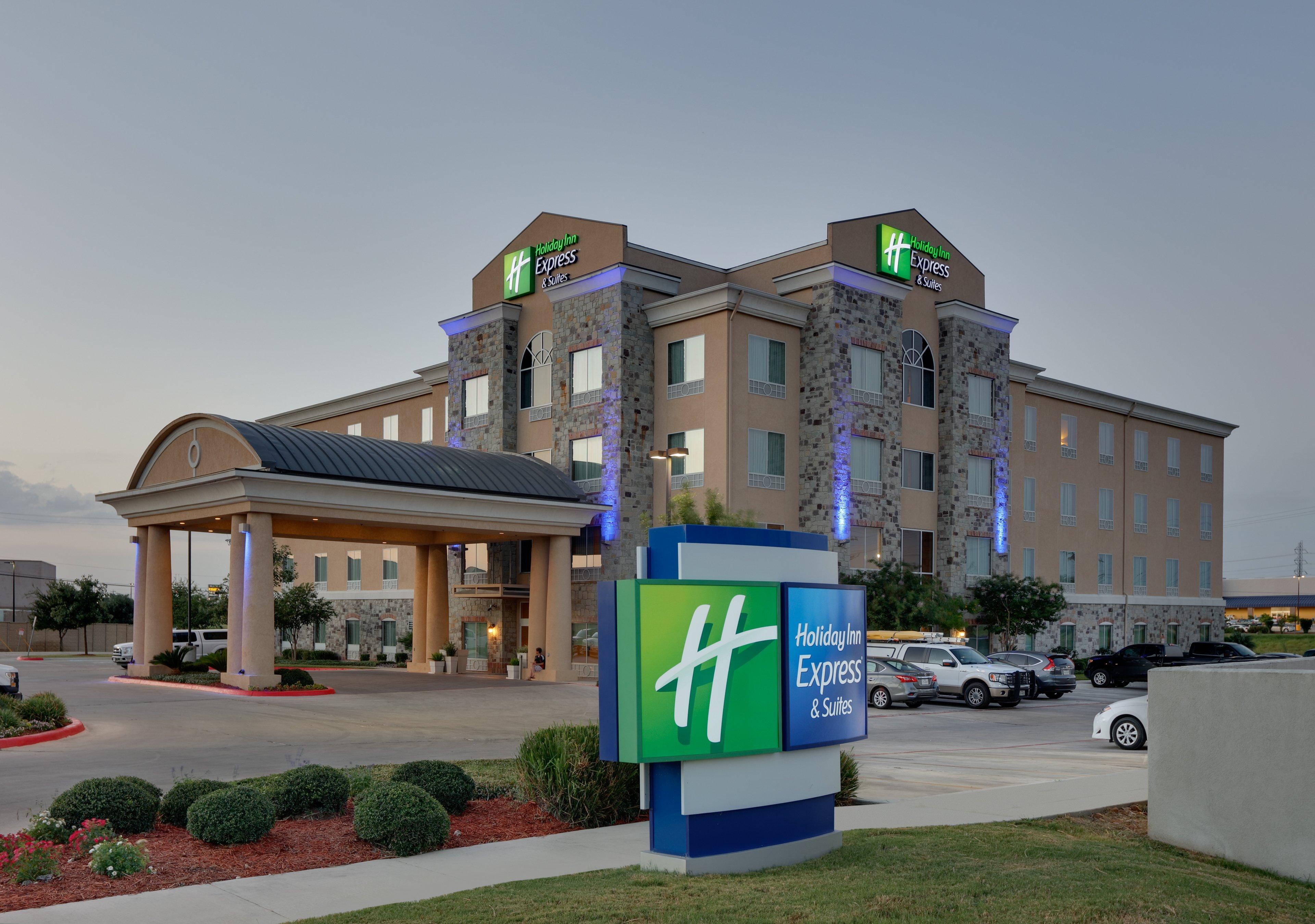 Holiday Inn Express & Suites San Antonio Brooks City Base By Ihg Exterior photo