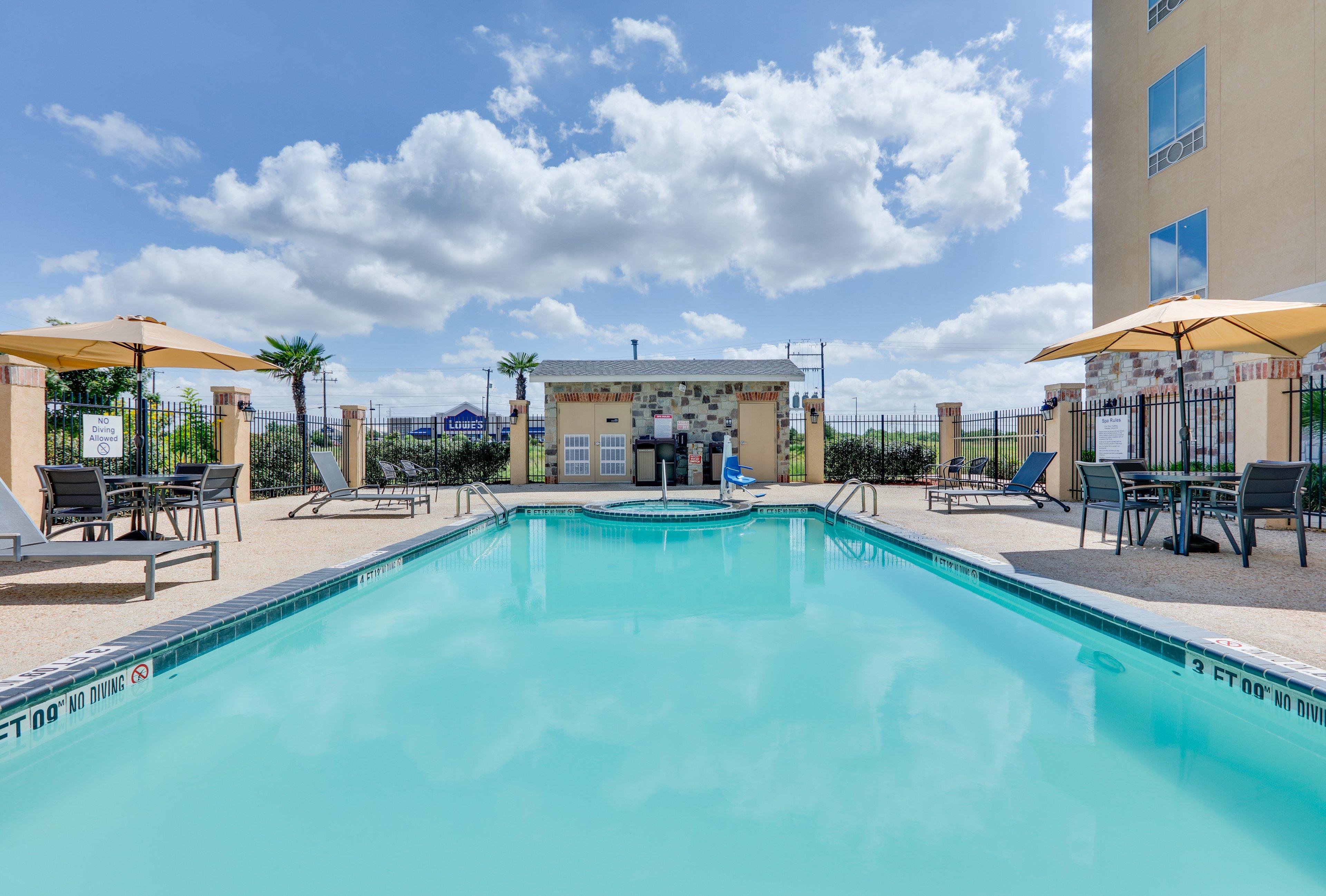 Holiday Inn Express & Suites San Antonio Brooks City Base By Ihg Exterior photo