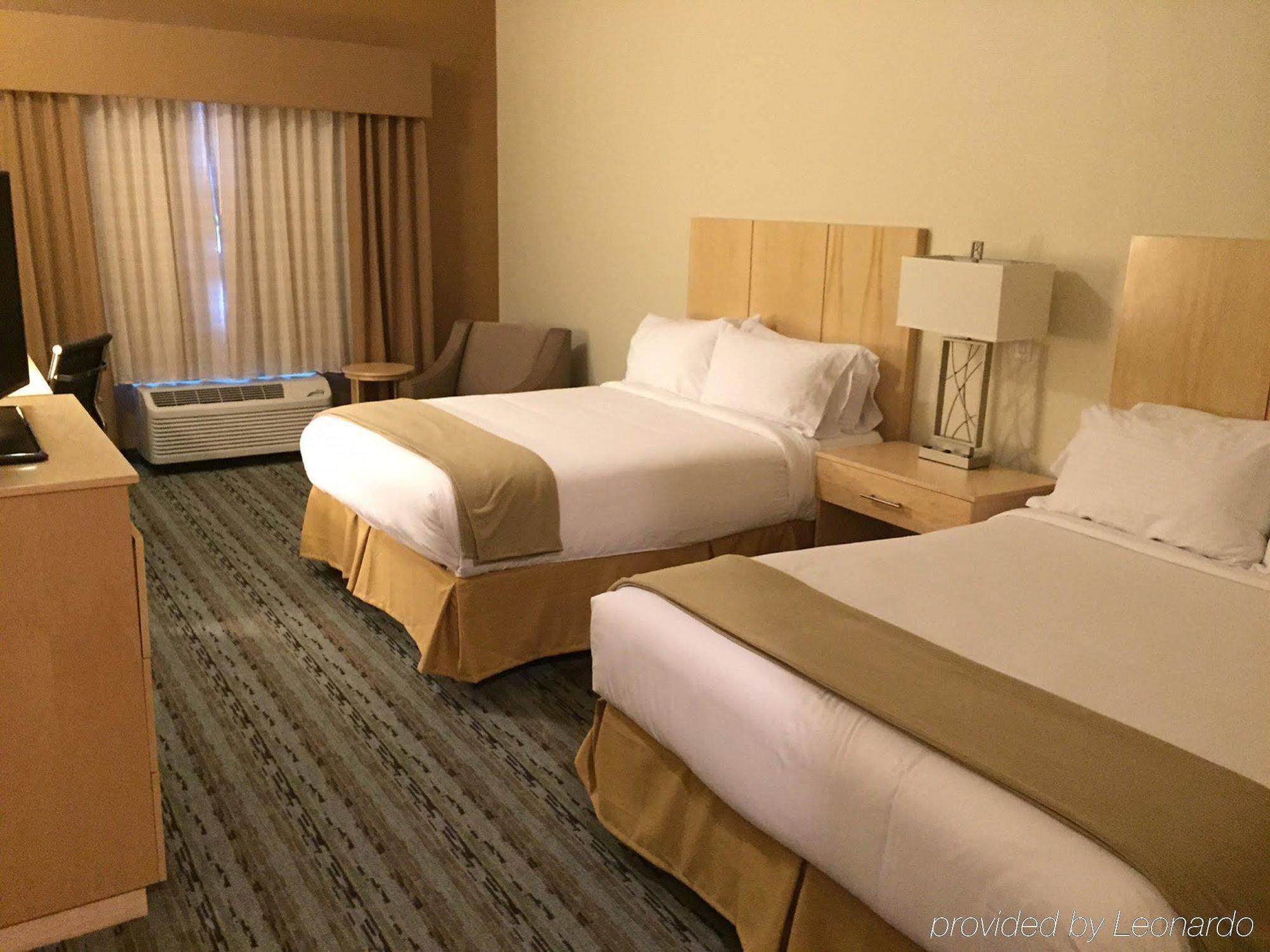 Holiday Inn Express & Suites San Antonio Brooks City Base By Ihg Exterior photo
