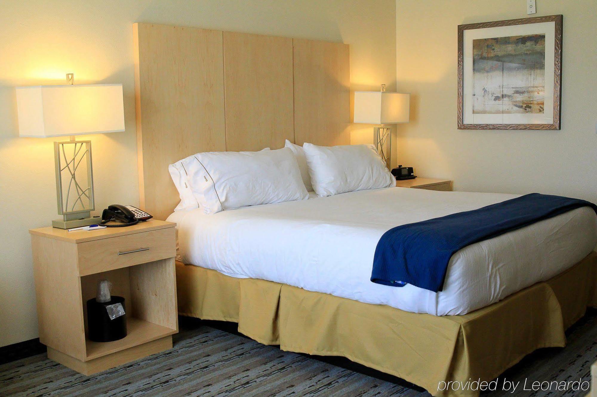 Holiday Inn Express & Suites San Antonio Brooks City Base By Ihg Exterior photo