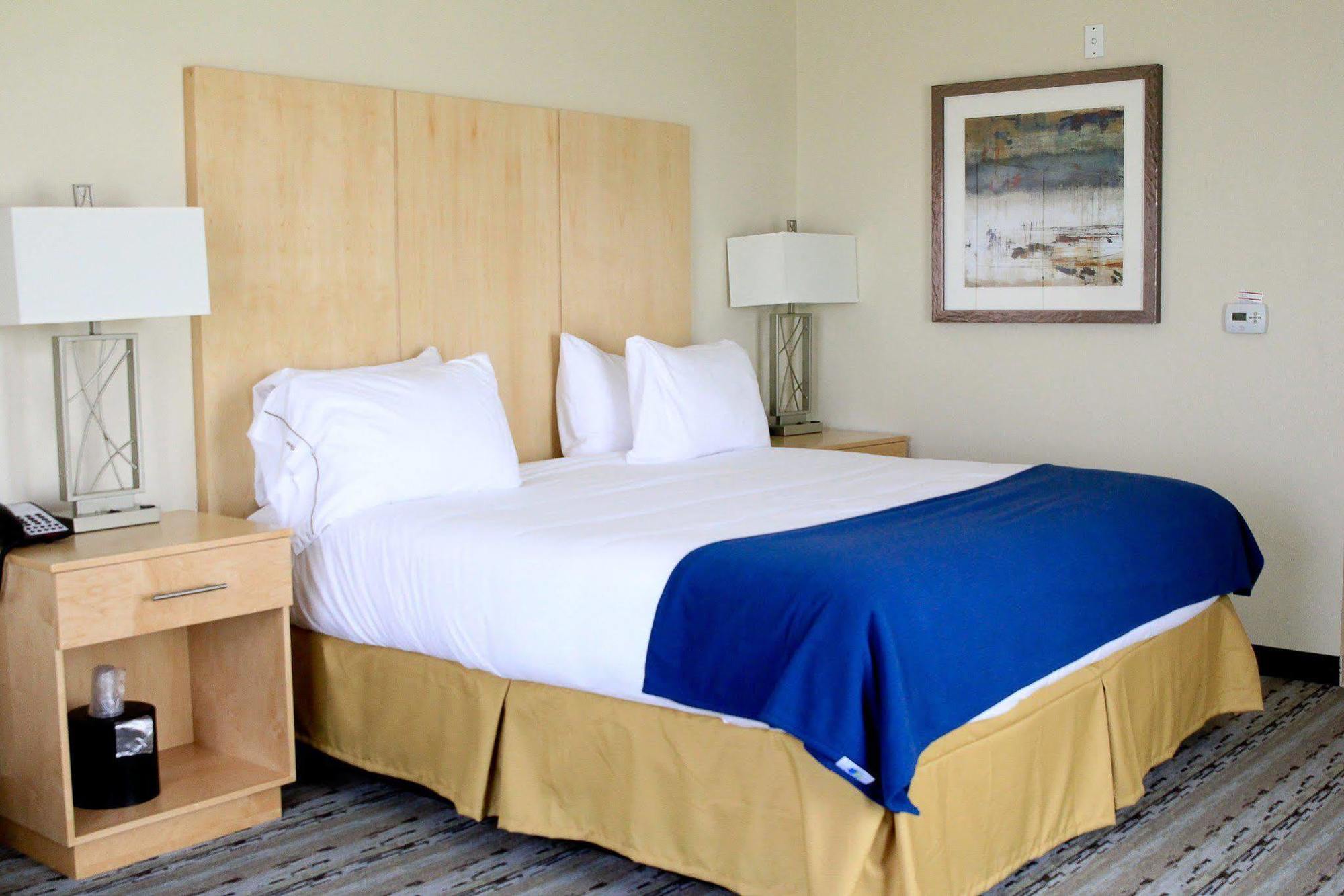 Holiday Inn Express & Suites San Antonio Brooks City Base By Ihg Exterior photo