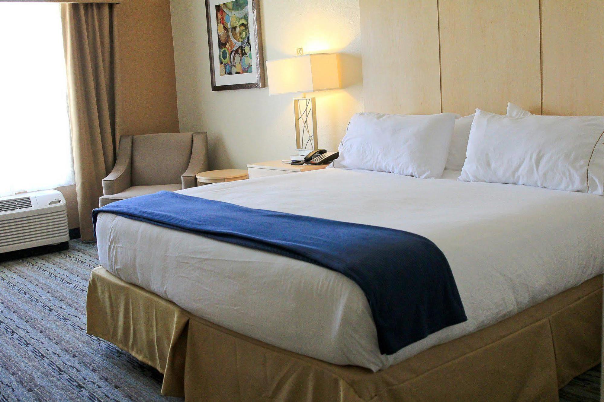 Holiday Inn Express & Suites San Antonio Brooks City Base By Ihg Exterior photo