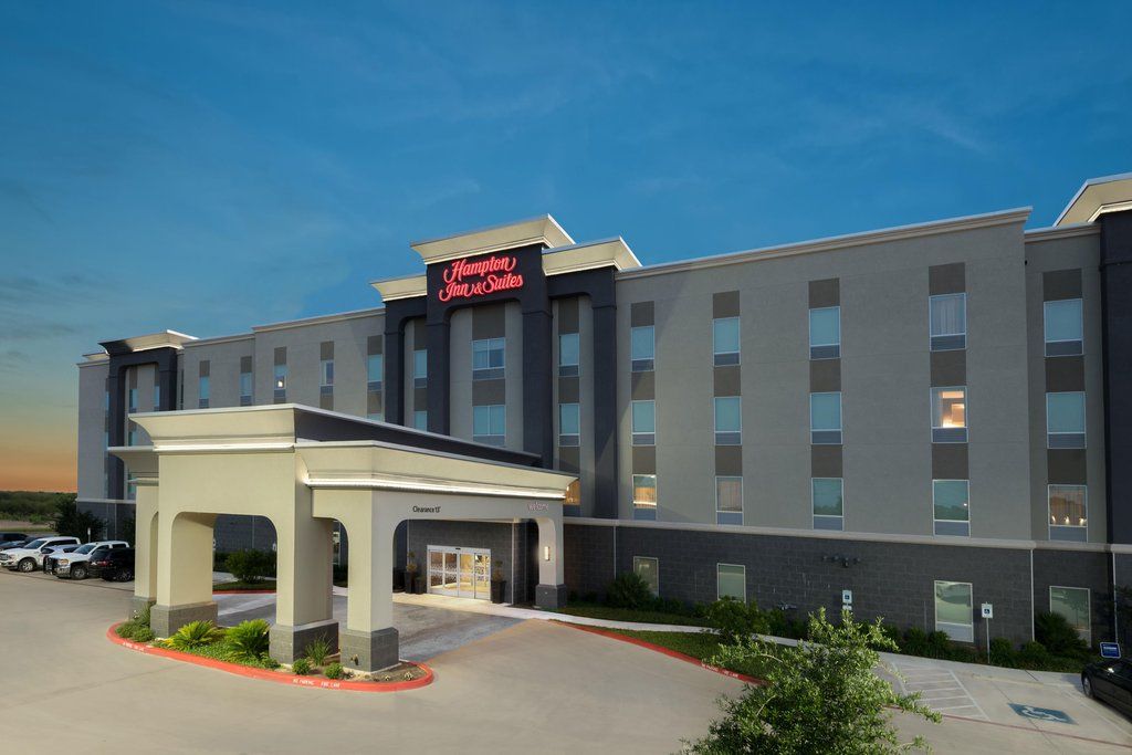 Holiday Inn Express & Suites San Antonio Brooks City Base By Ihg Exterior photo