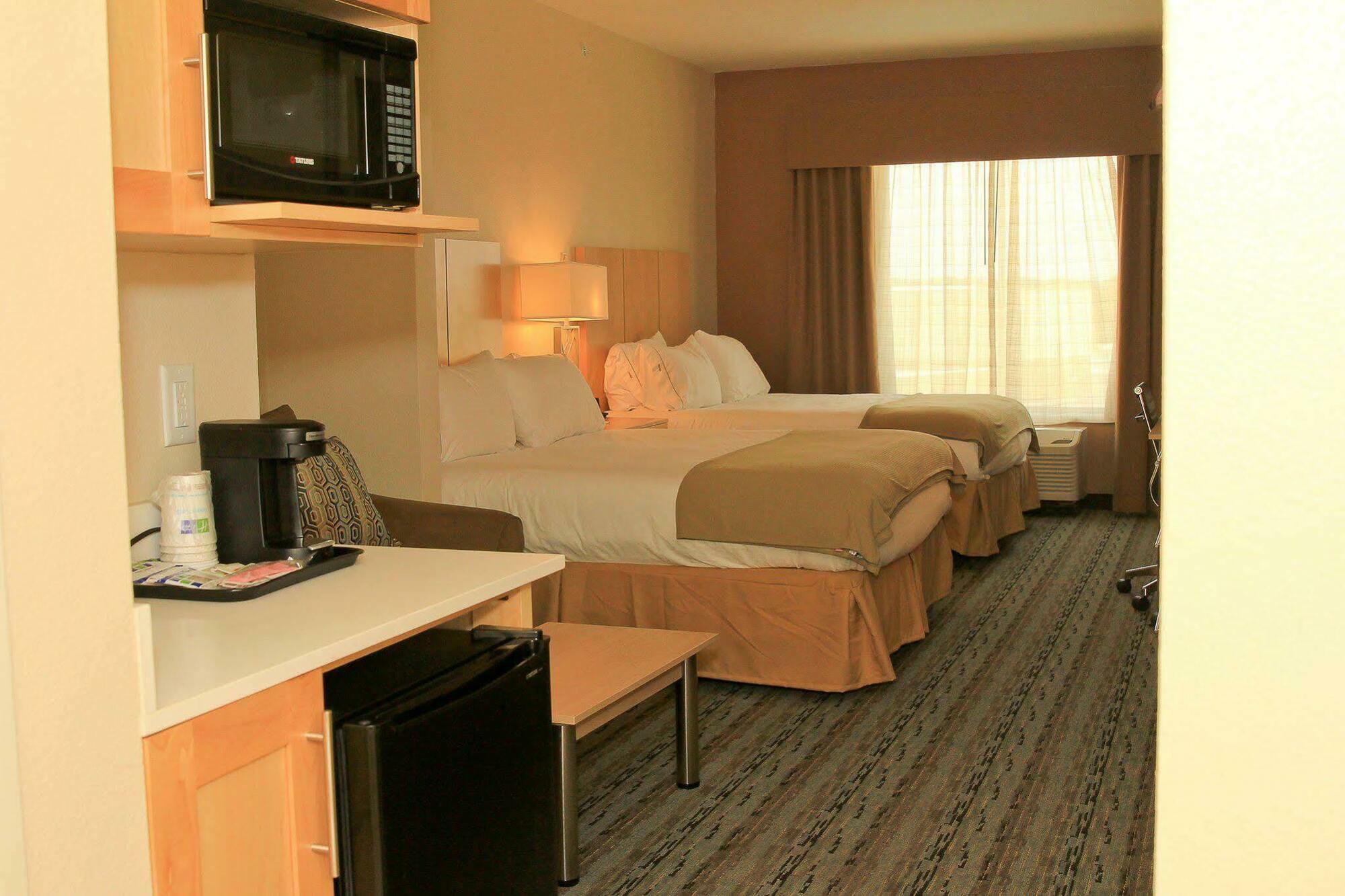 Holiday Inn Express & Suites San Antonio Brooks City Base By Ihg Exterior photo