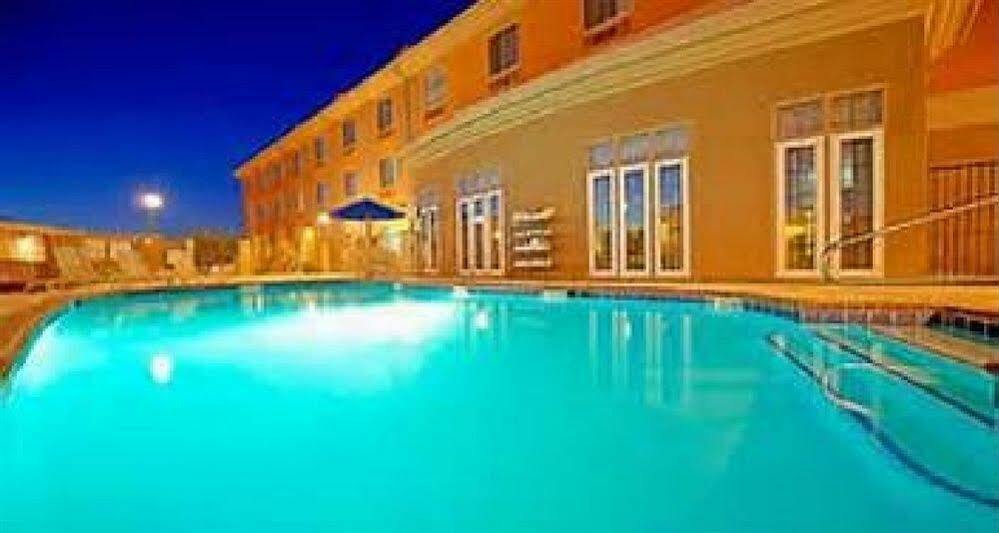 Holiday Inn Express & Suites San Antonio Brooks City Base By Ihg Exterior photo